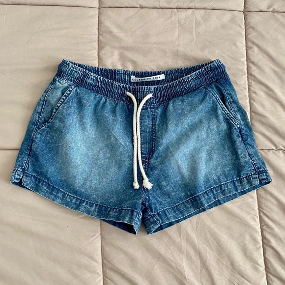 XS Celebrity Pink drawstring shorts - Picture 2 of 4